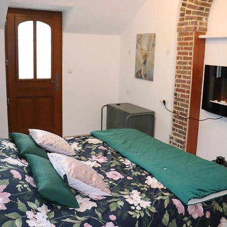 Bed and Breakfast Le Jardin Des Roses Gerponville Esterno foto
