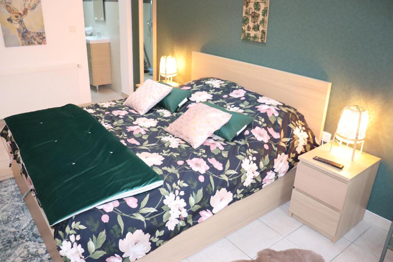 Bed and Breakfast Le Jardin Des Roses Gerponville Esterno foto